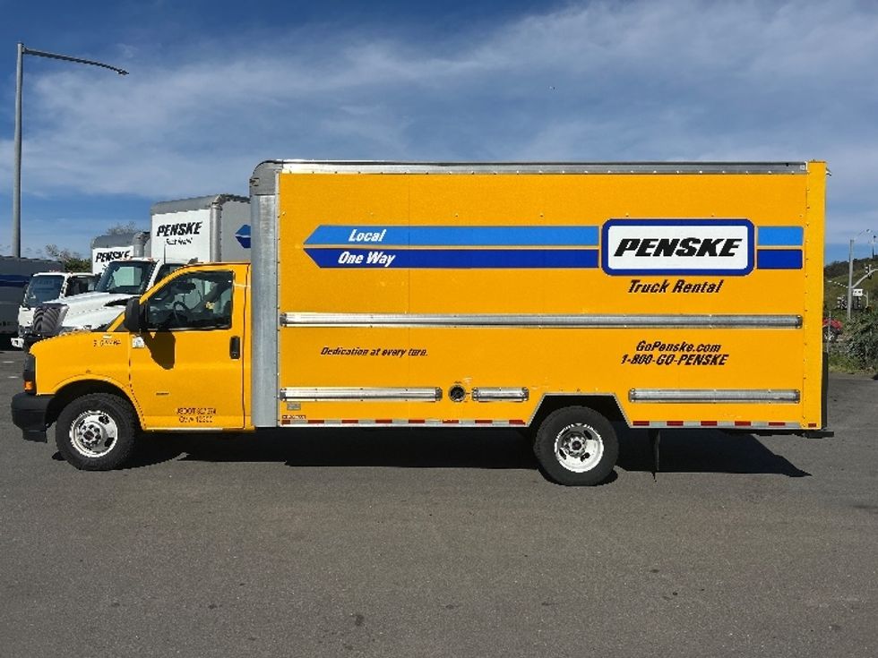 Light Duty Box Truck-Light and Medium Duty Trucks-GMC-2022-Savana G33903-Fontana-CA-96,518\n\t\tmiles-$ 30,000 - Image 4