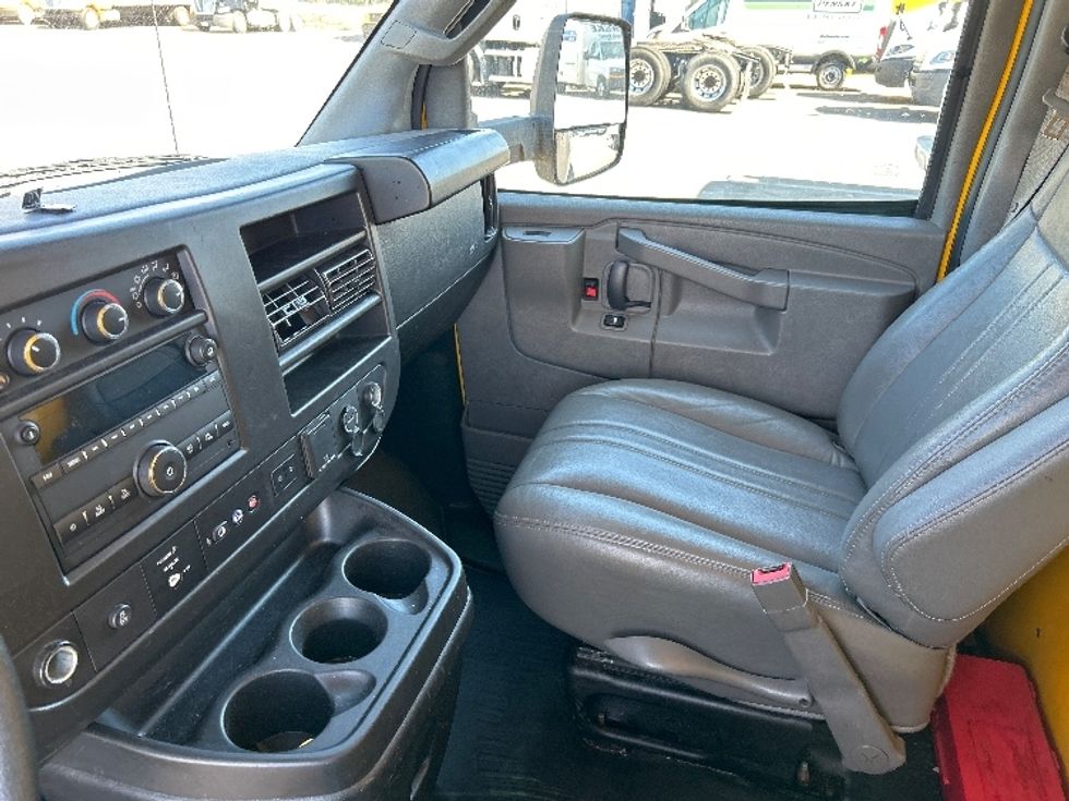 Light Duty Box Truck-Light and Medium Duty Trucks-GMC-2022-Savana G33903-Fontana-CA-97,590\n\t\tmiles-$ 30,000 - Image 19