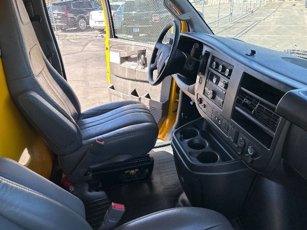 Light Duty Box Truck-Light and Medium Duty Trucks-GMC-2022-Savana G33903-Fontana-CA-97,590\n\t\tmiles-$ 30,000 - Image 22