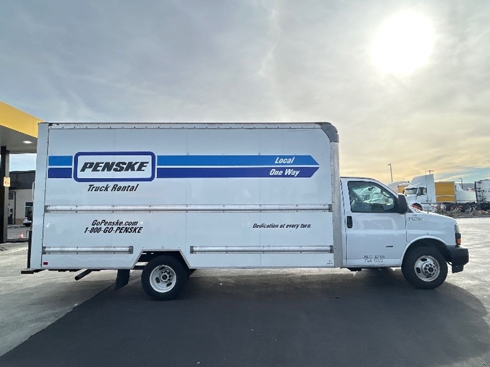 Light Duty Box Truck-Light and Medium Duty Trucks-GMC-2022-Savana G33903-Fontana-CA-98,667\n\t\tmiles-$ 31,750 - Image 15