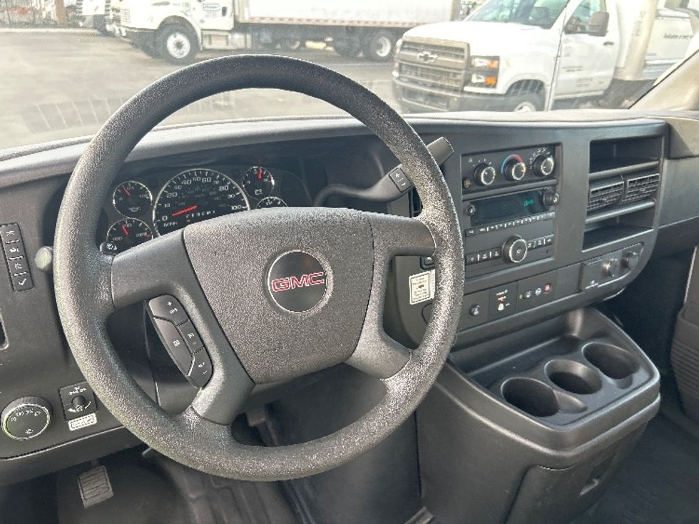 Light Duty Box Truck-Light and Medium Duty Trucks-GMC-2022-Savana G33903-Fontana-CA-98,667\n\t\tmiles-$ 31,750 - Image 17