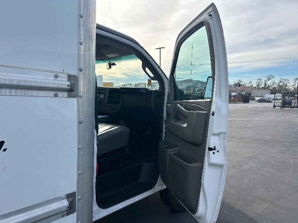 Light Duty Box Truck-Light and Medium Duty Trucks-GMC-2022-Savana G33903-Fontana-CA-98,667\n\t\tmiles-$ 31,750 - Image 20