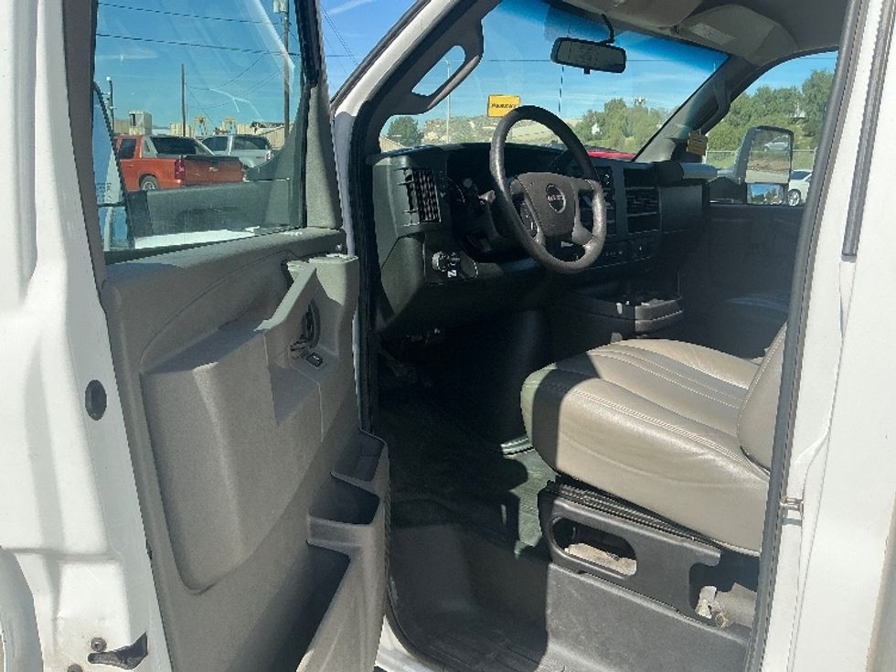 Light Duty Box Truck-Light and Medium Duty Trucks-GMC-2022-Savana G33903-Fontana-CA-99,976\n\t\tmiles-$ 33,250 - Image 16