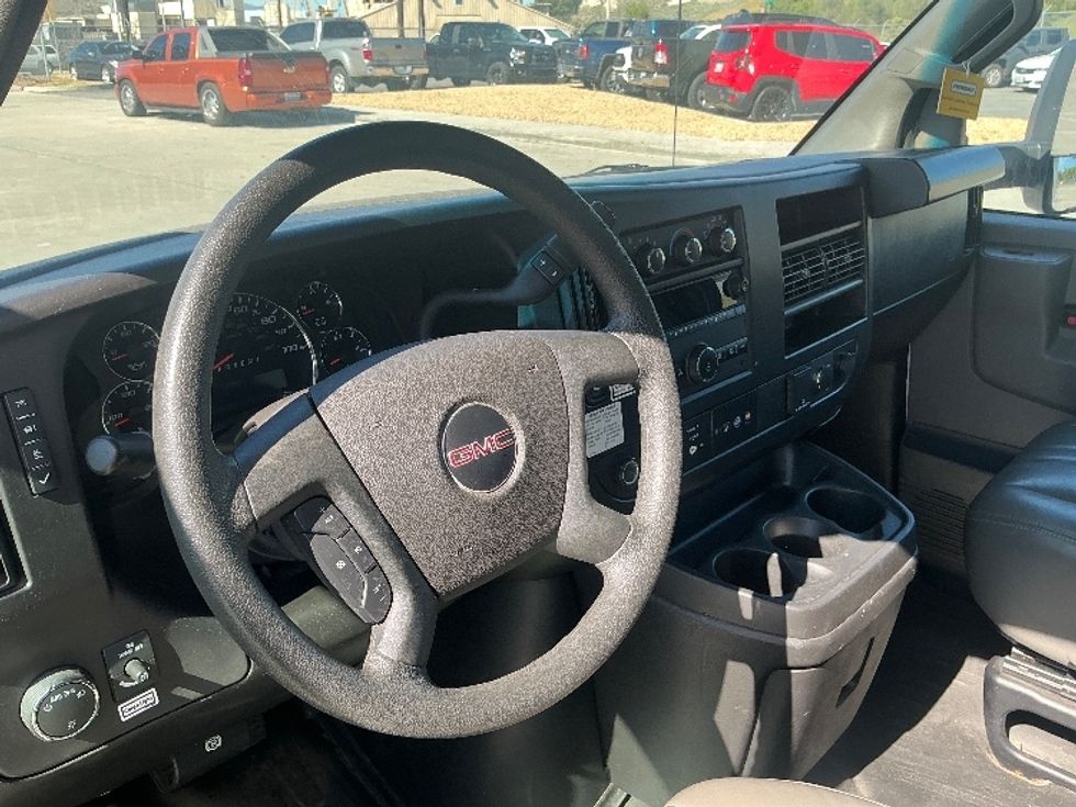 Light Duty Box Truck-Light and Medium Duty Trucks-GMC-2022-Savana G33903-Fontana-CA-99,976\n\t\tmiles-$ 33,250 - Image 17