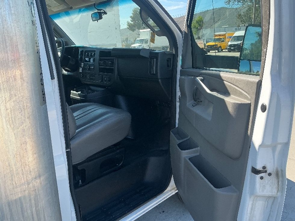 Light Duty Box Truck-Light and Medium Duty Trucks-GMC-2022-Savana G33903-Fontana-CA-99,976\n\t\tmiles-$ 33,250 - Image 20