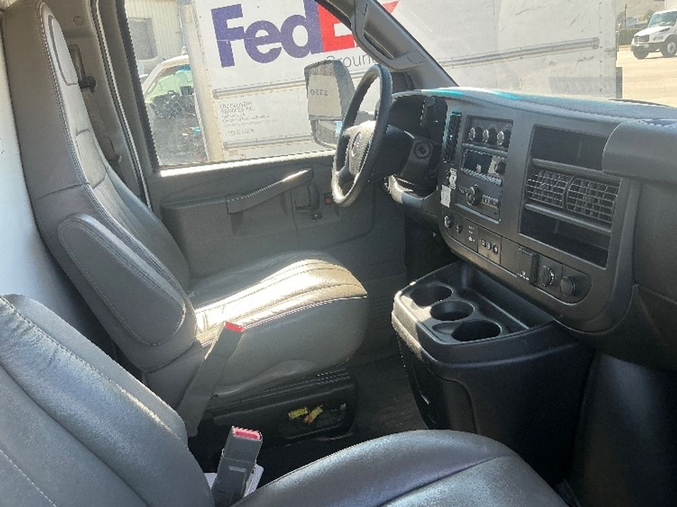 Light Duty Box Truck-Light and Medium Duty Trucks-GMC-2022-Savana G33903-Fontana-CA-99,976\n\t\tmiles-$ 33,250 - Image 22