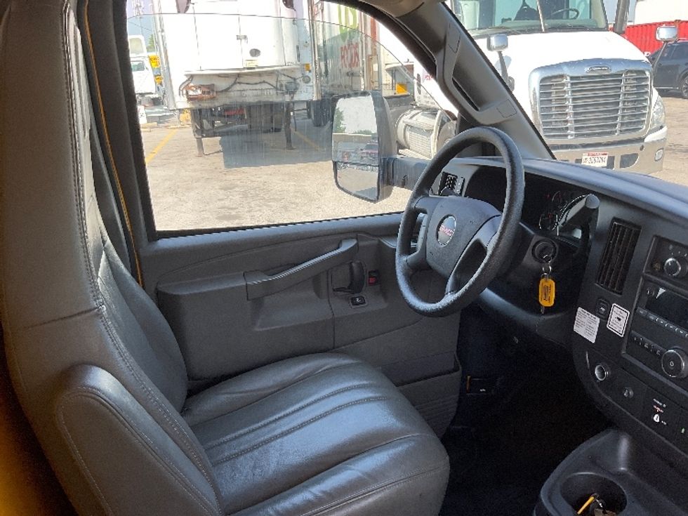 Light Duty Box Truck-Light and Medium Duty Trucks-GMC-2022-Savana G33903-Fort Wayne-IN-100,361\n\t\tmiles-$ 25,500 - Image 17