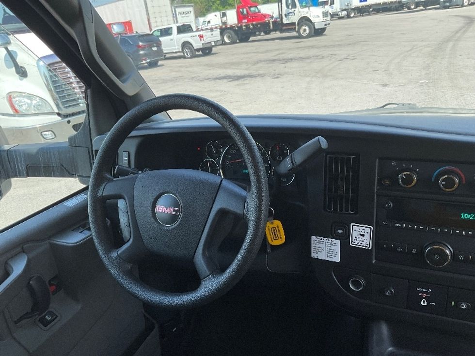 Light Duty Box Truck-Light and Medium Duty Trucks-GMC-2022-Savana G33903-Fort Wayne-IN-100,361\n\t\tmiles-$ 25,500 - Image 18
