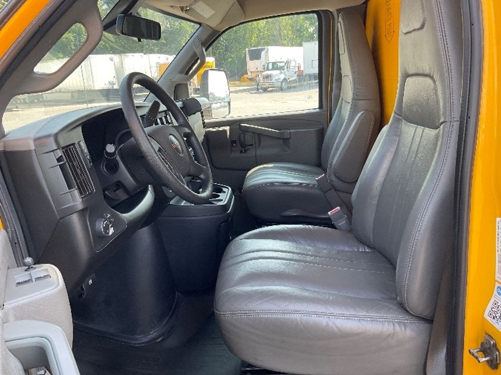 Light Duty Box Truck-Light and Medium Duty Trucks-GMC-2022-Savana G33903-Fort Wayne-IN-100,361\n\t\tmiles-$ 25,500 - Image 19