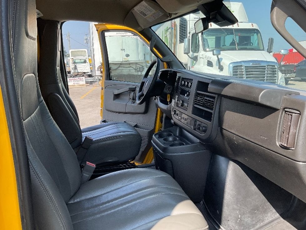 Light Duty Box Truck-Light and Medium Duty Trucks-GMC-2022-Savana G33903-Fort Wayne-IN-100,361\n\t\tmiles-$ 25,500 - Image 22