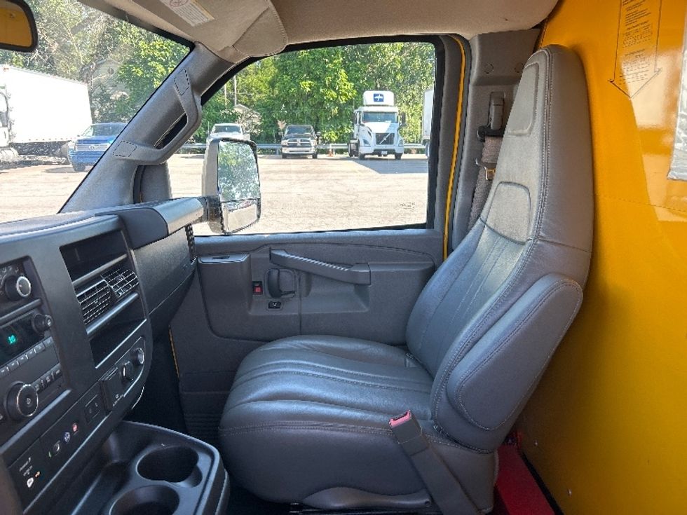 Light Duty Box Truck-Light and Medium Duty Trucks-GMC-2022-Savana G33903-Fort Wayne-IN-71,200\n\t\tmiles-$ 29,250 - Image 18