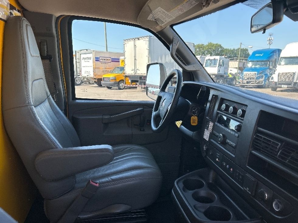 Light Duty Box Truck-Light and Medium Duty Trucks-GMC-2022-Savana G33903-Fort Wayne-IN-71,200\n\t\tmiles-$ 29,250 - Image 21