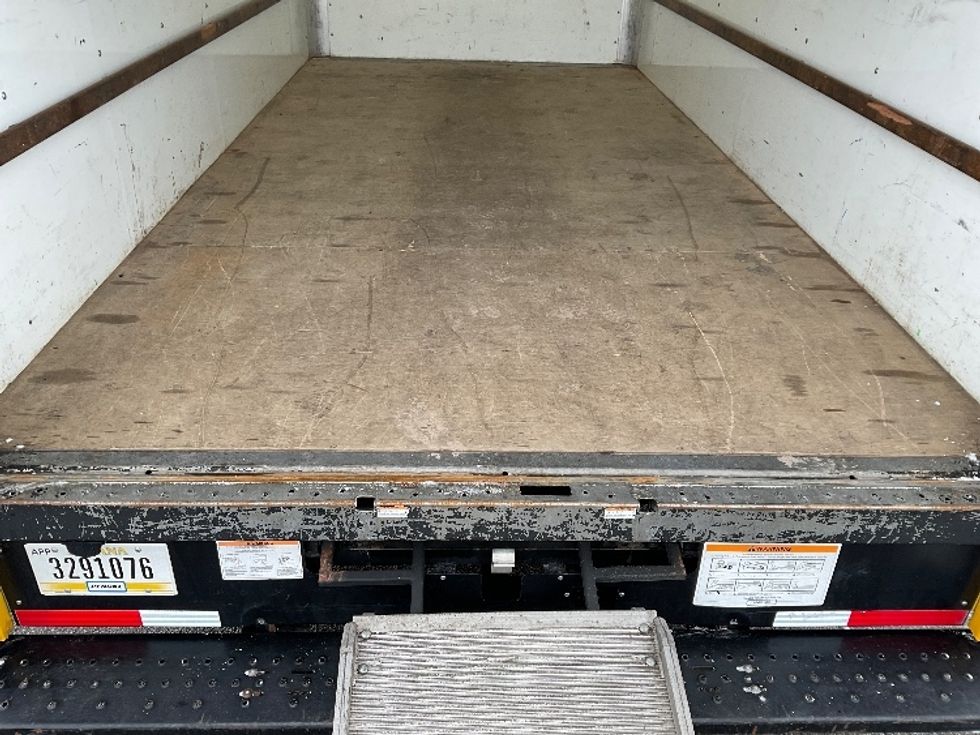 Light Duty Box Truck-Light and Medium Duty Trucks-GMC-2022-Savana G33903-Fort Wayne-IN-89,333\n\t\tmiles-$ 32,750 - Image 10