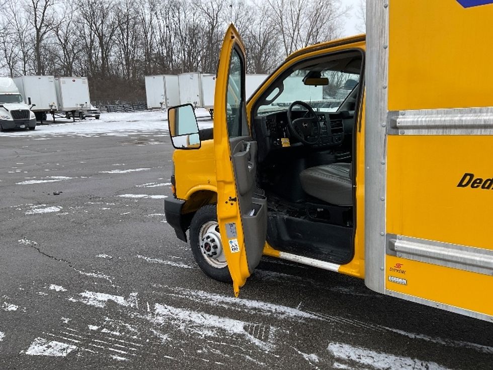 Light Duty Box Truck-Light and Medium Duty Trucks-GMC-2022-Savana G33903-Fort Wayne-IN-89,333\n\t\tmiles-$ 32,750 - Image 16