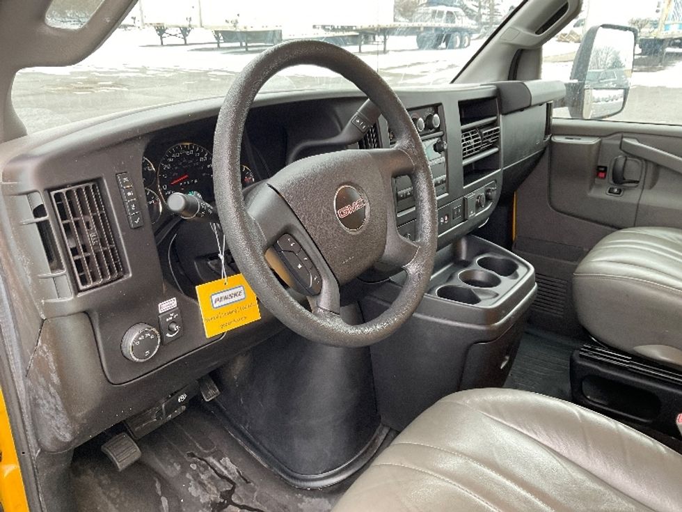 Light Duty Box Truck-Light and Medium Duty Trucks-GMC-2022-Savana G33903-Fort Wayne-IN-89,333\n\t\tmiles-$ 32,750 - Image 17