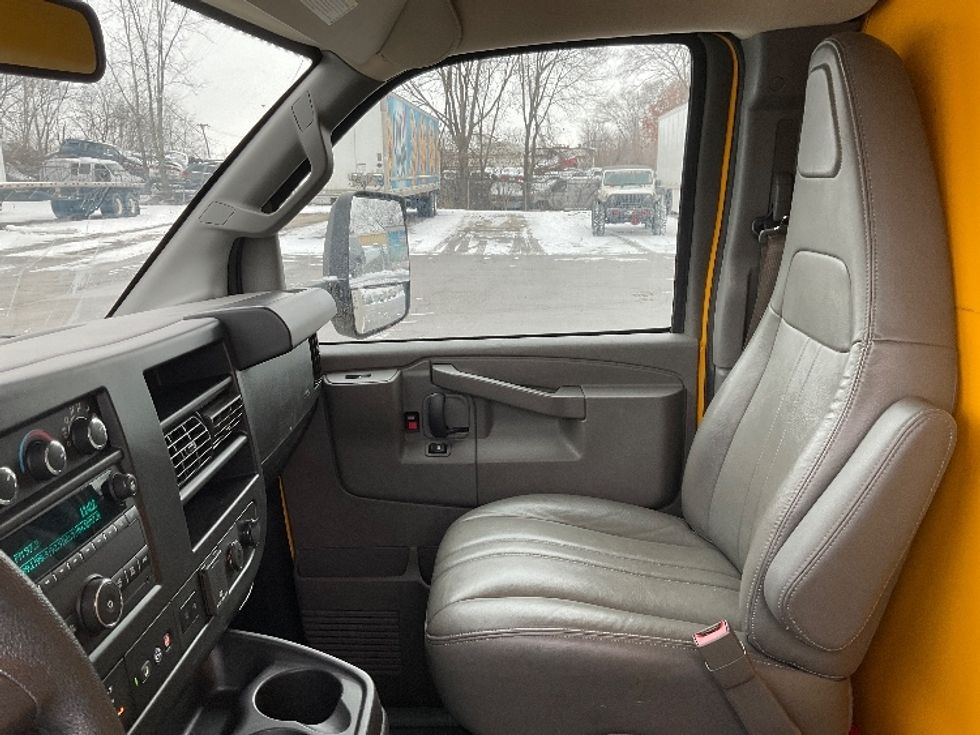 Light Duty Box Truck-Light and Medium Duty Trucks-GMC-2022-Savana G33903-Fort Wayne-IN-89,333\n\t\tmiles-$ 32,750 - Image 19