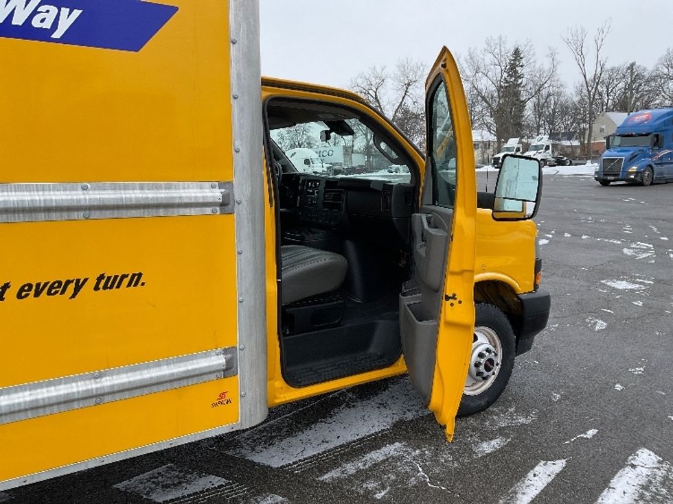 Light Duty Box Truck-Light and Medium Duty Trucks-GMC-2022-Savana G33903-Fort Wayne-IN-89,333\n\t\tmiles-$ 32,750 - Image 20