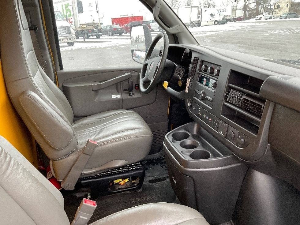 Light Duty Box Truck-Light and Medium Duty Trucks-GMC-2022-Savana G33903-Fort Wayne-IN-89,333\n\t\tmiles-$ 32,750 - Image 22