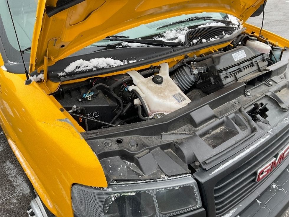 Light Duty Box Truck-Light and Medium Duty Trucks-GMC-2022-Savana G33903-Fort Wayne-IN-89,333\n\t\tmiles-$ 32,750 - Image 23