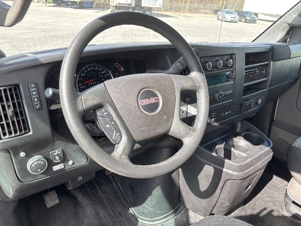 Light Duty Box Truck-Light and Medium Duty Trucks-GMC-2022-Savana G33903-Fort Wayne-IN-89,480\n\t\tmiles-$ 33,750 - Image 16