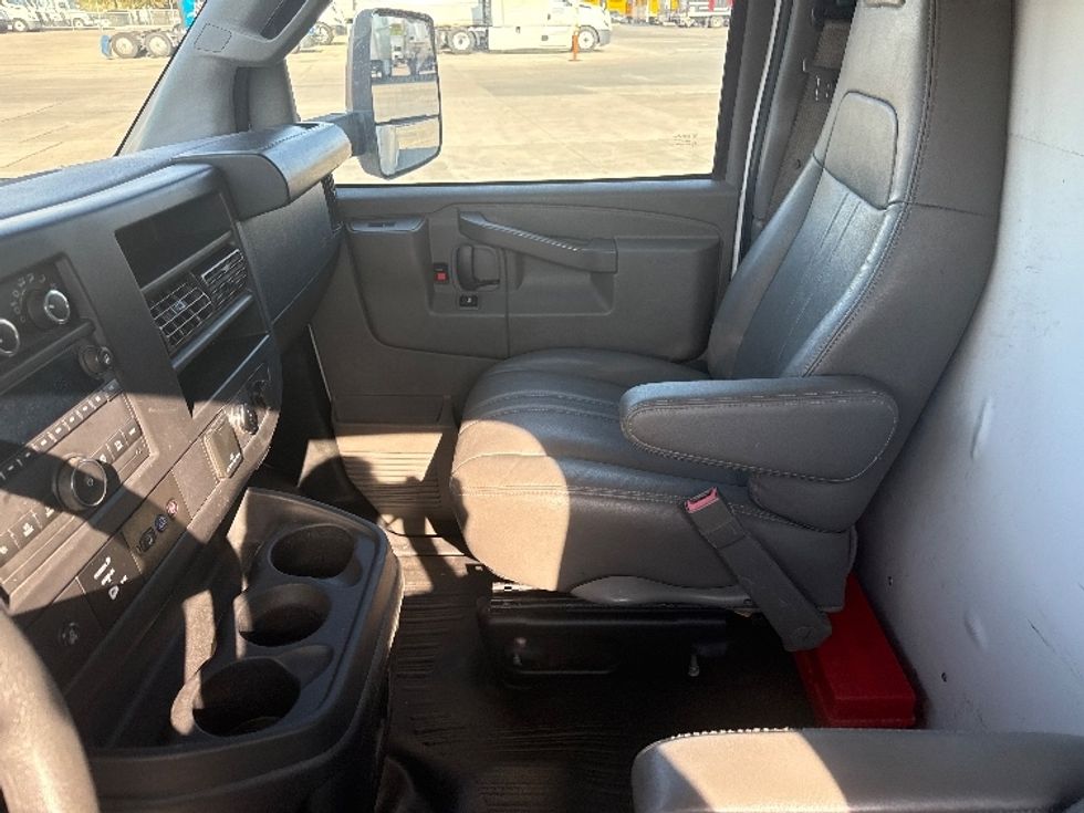 Light Duty Box Truck-Light and Medium Duty Trucks-GMC-2022-Savana G33903-Fort Worth-TX-145,747\n\t\tmiles-$ 24,250 - Image 18
