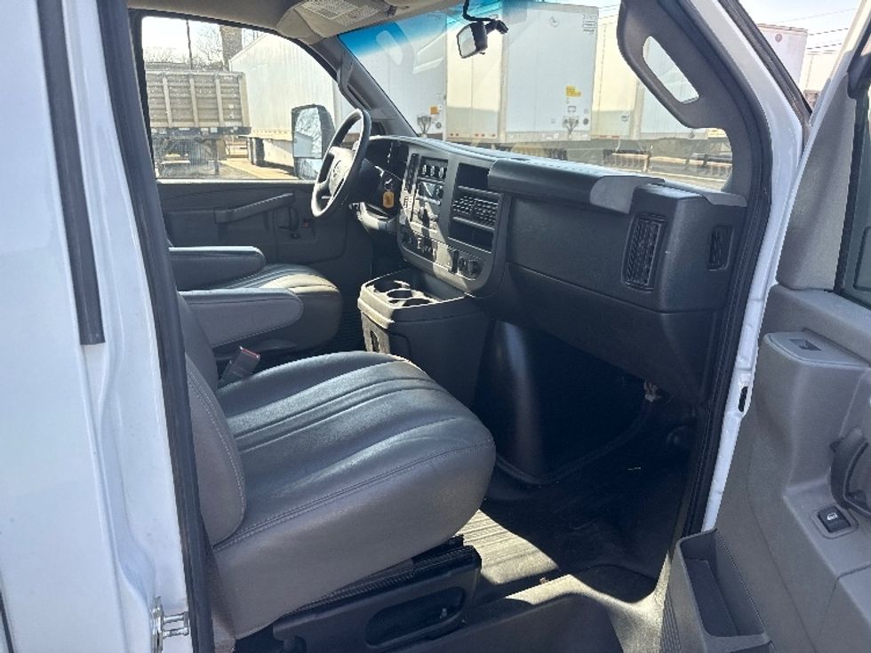 Light Duty Box Truck-Light and Medium Duty Trucks-GMC-2022-Savana G33903-Fort Worth-TX-145,747\n\t\tmiles-$ 24,250 - Image 19
