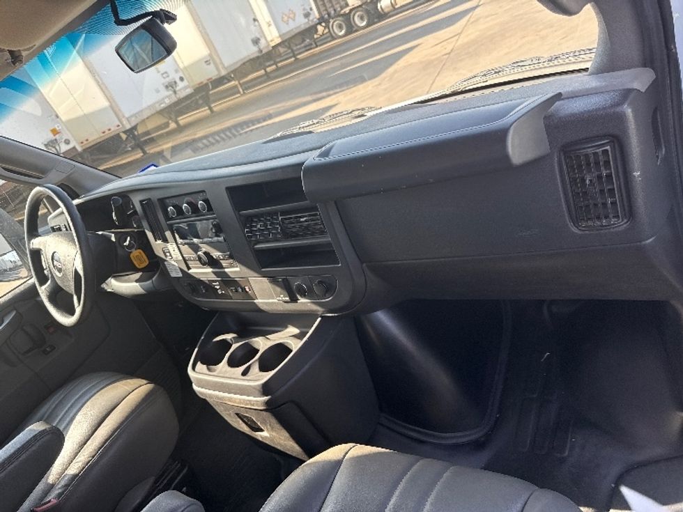Light Duty Box Truck-Light and Medium Duty Trucks-GMC-2022-Savana G33903-Fort Worth-TX-145,747\n\t\tmiles-$ 24,250 - Image 20