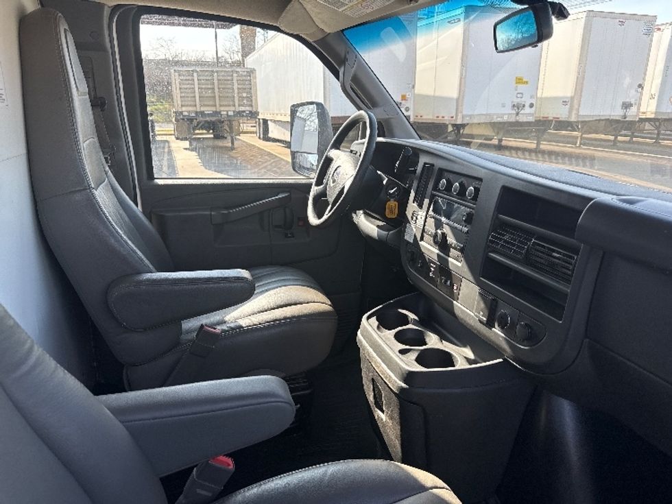 Light Duty Box Truck-Light and Medium Duty Trucks-GMC-2022-Savana G33903-Fort Worth-TX-145,747\n\t\tmiles-$ 24,250 - Image 21