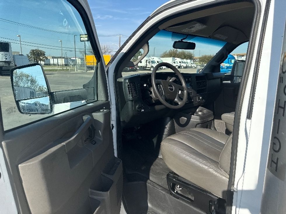 Light Duty Box Truck-Light and Medium Duty Trucks-GMC-2022-Savana G33903-Fort Worth-TX-145,839\n\t\tmiles-$ 26,250 - Image 15
