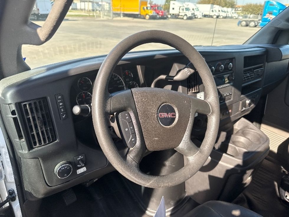 Light Duty Box Truck-Light and Medium Duty Trucks-GMC-2022-Savana G33903-Fort Worth-TX-145,839\n\t\tmiles-$ 26,250 - Image 16