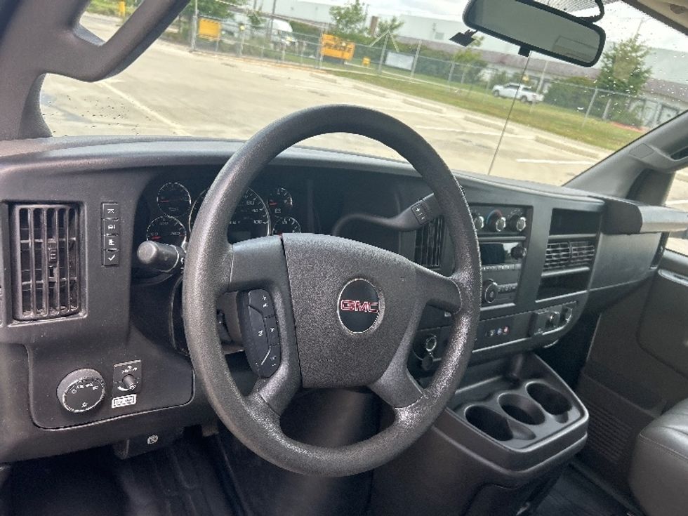 2022 Gmc Savana 3500 Cutaway photo 11