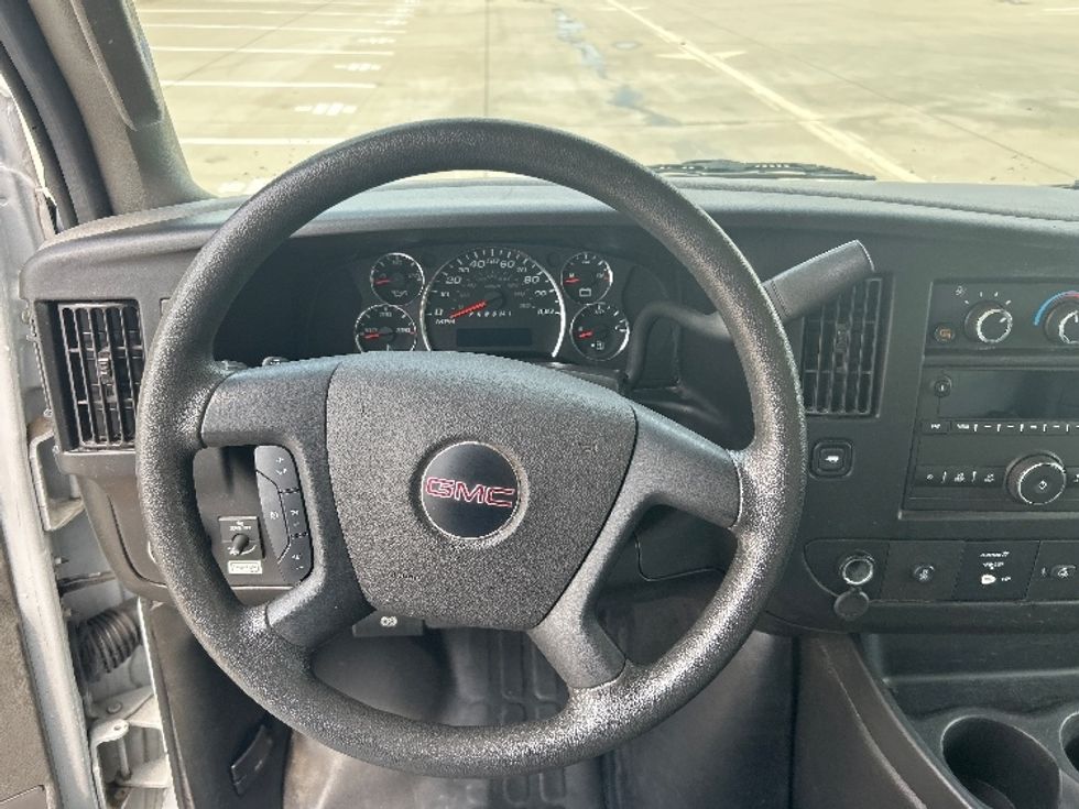 2022 Gmc Savana 3500 Cutaway photo 12