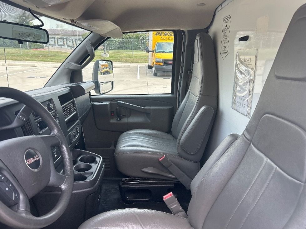 2022 Gmc Savana 3500 Cutaway photo 13