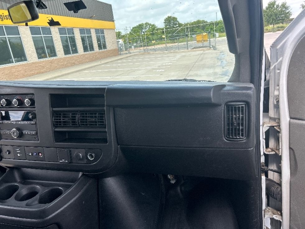 2022 Gmc Savana 3500 Cutaway photo 15