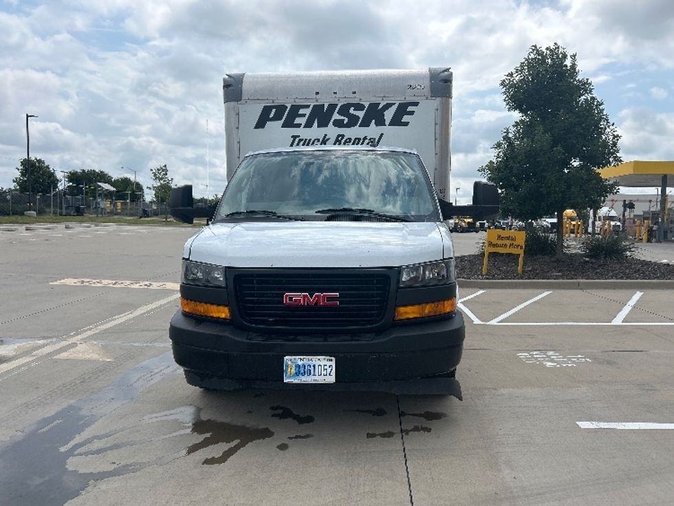 2022 Gmc Savana 3500 Cutaway photo 2