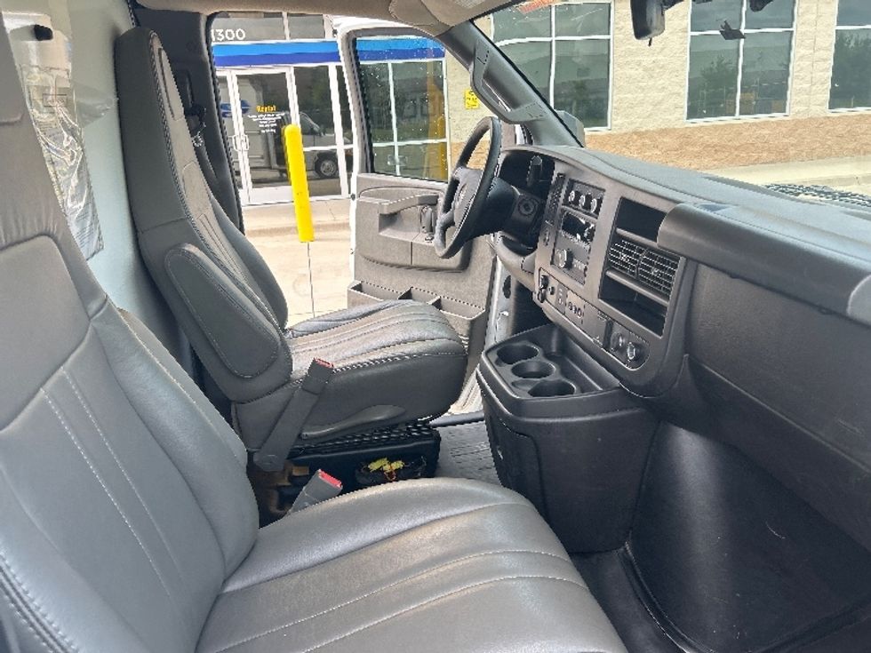 2022 Gmc Savana 3500 Cutaway photo 16