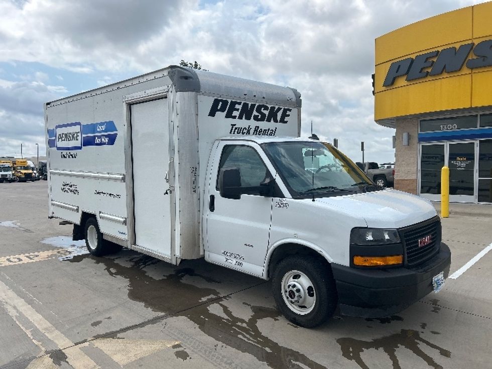 2022 Gmc Savana 3500 Cutaway photo 3