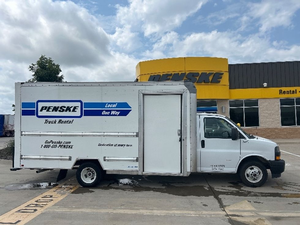 2022 Gmc Savana 3500 Cutaway photo 4