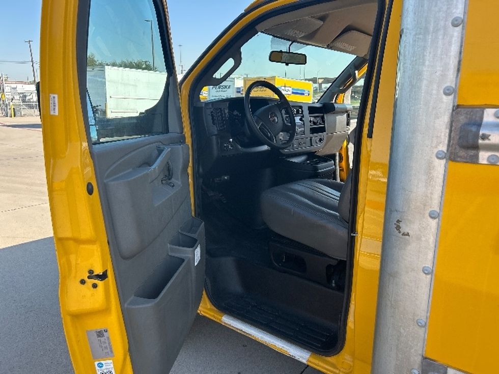 Light Duty Box Truck-Light and Medium Duty Trucks-GMC-2022-Savana G33903-Fort Worth-TX-58,369\n\t\tmiles-$ 35,500 - Image 16