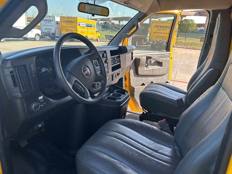 Light Duty Box Truck-Light and Medium Duty Trucks-GMC-2022-Savana G33903-Fort Worth-TX-58,369\n\t\tmiles-$ 35,500 - Image 17
