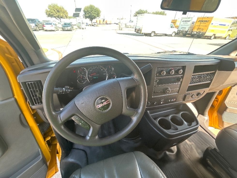 Light Duty Box Truck-Light and Medium Duty Trucks-GMC-2022-Savana G33903-Fort Worth-TX-58,369\n\t\tmiles-$ 35,500 - Image 18