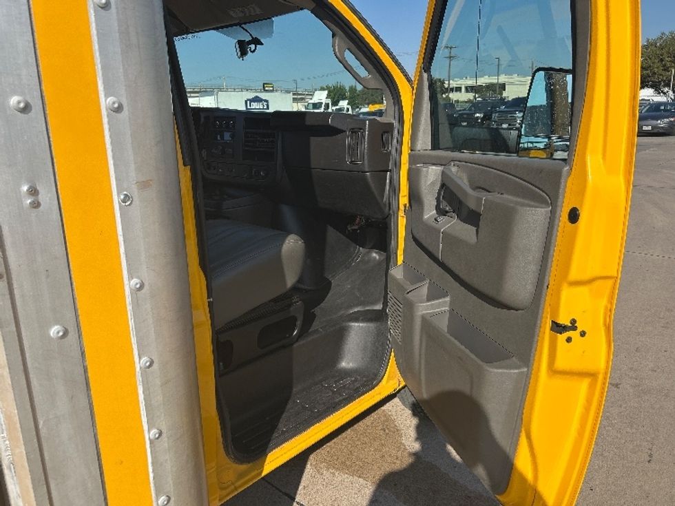 Light Duty Box Truck-Light and Medium Duty Trucks-GMC-2022-Savana G33903-Fort Worth-TX-58,369\n\t\tmiles-$ 35,500 - Image 20