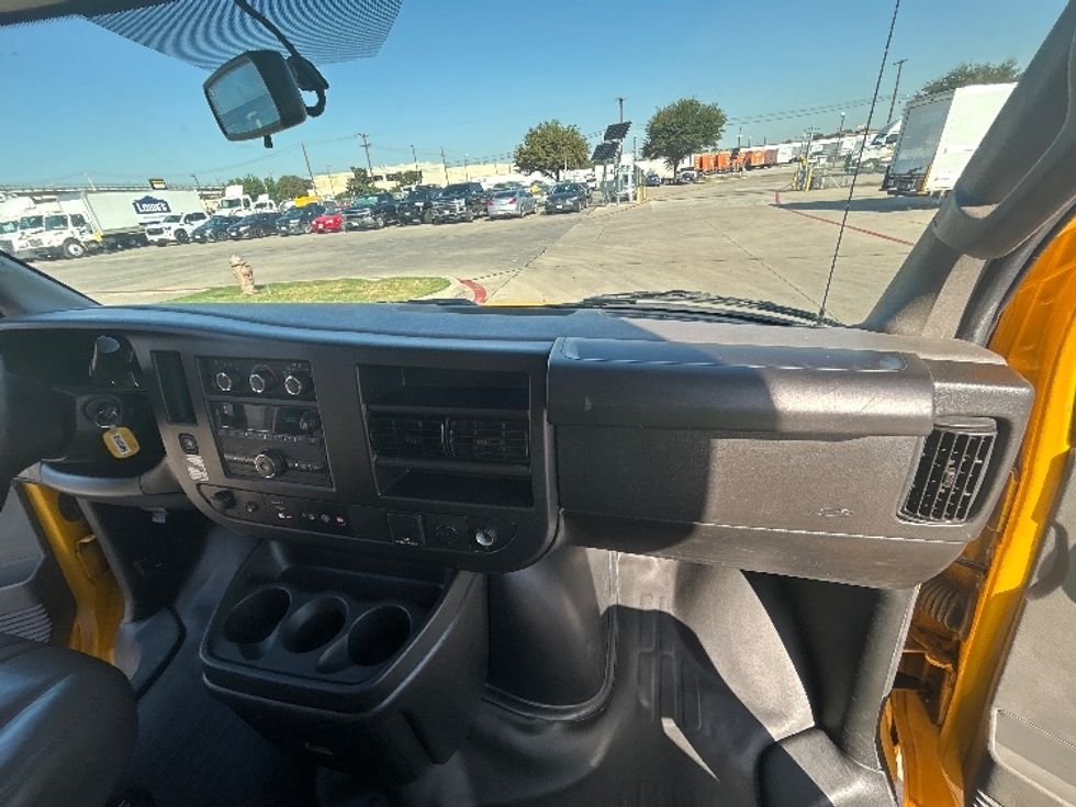 Light Duty Box Truck-Light and Medium Duty Trucks-GMC-2022-Savana G33903-Fort Worth-TX-58,369\n\t\tmiles-$ 35,500 - Image 21