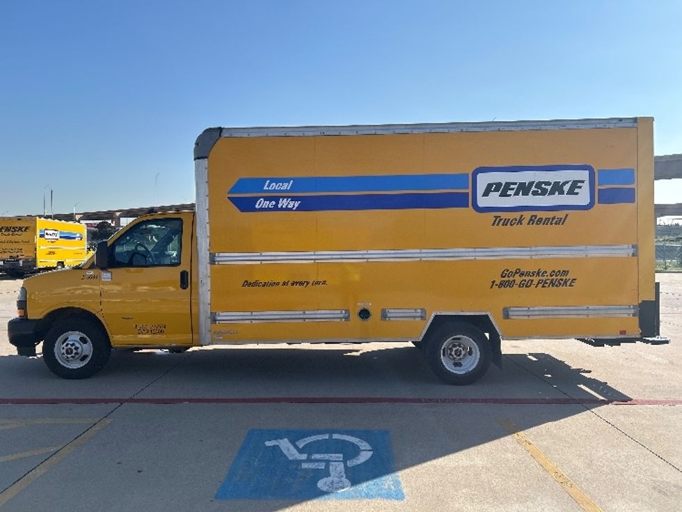 Light Duty Box Truck-Light and Medium Duty Trucks-GMC-2022-Savana G33903-Fort Worth-TX-58,369\n\t\tmiles-$ 35,500 - Image 4