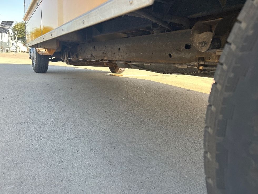 Light Duty Box Truck-Light and Medium Duty Trucks-GMC-2022-Savana G33903-Fort Worth-TX-58,369\n\t\tmiles-$ 35,500 - Image 5