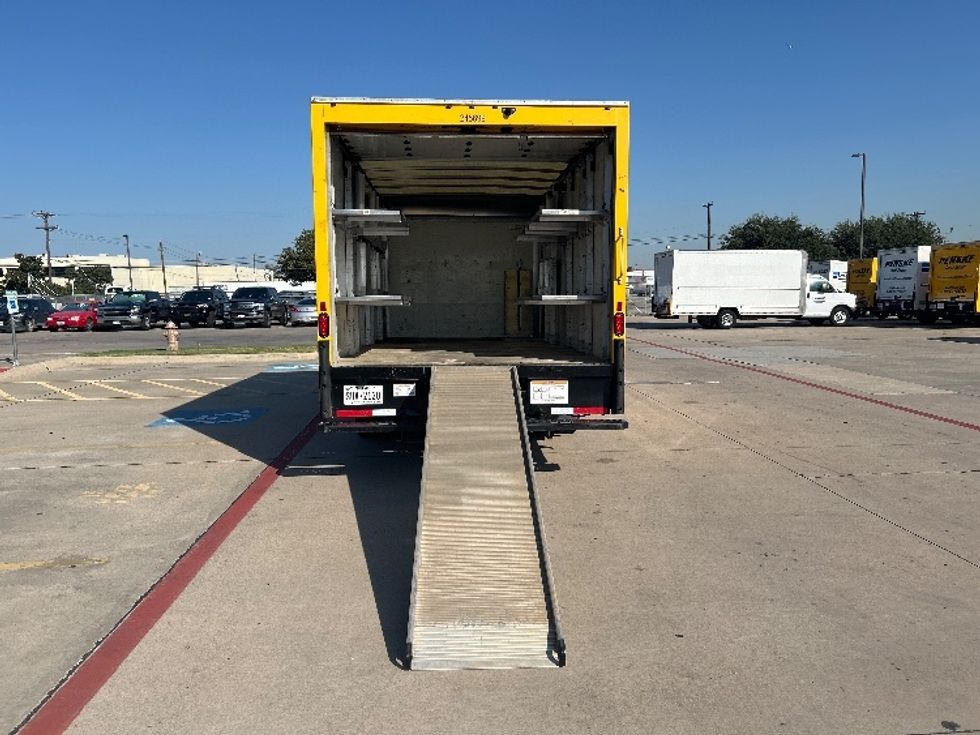 Light Duty Box Truck-Light and Medium Duty Trucks-GMC-2022-Savana G33903-Fort Worth-TX-58,369\n\t\tmiles-$ 35,500 - Image 9