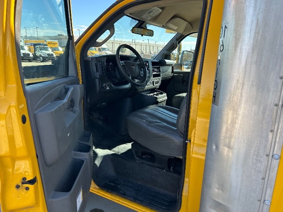 Light Duty Box Truck-Light and Medium Duty Trucks-GMC-2022-Savana G33903-Fort Worth-TX-89,563\n\t\tmiles-$ 29,500 - Image 16