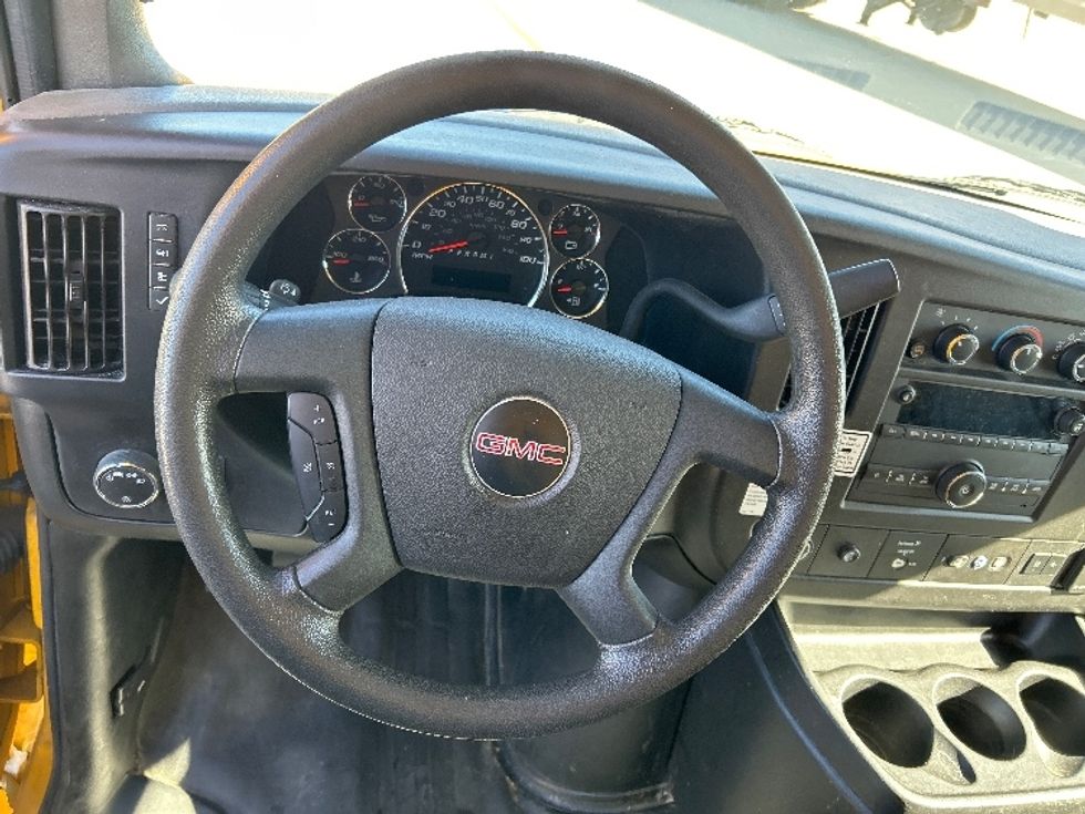 Light Duty Box Truck-Light and Medium Duty Trucks-GMC-2022-Savana G33903-Fort Worth-TX-89,563\n\t\tmiles-$ 29,500 - Image 17