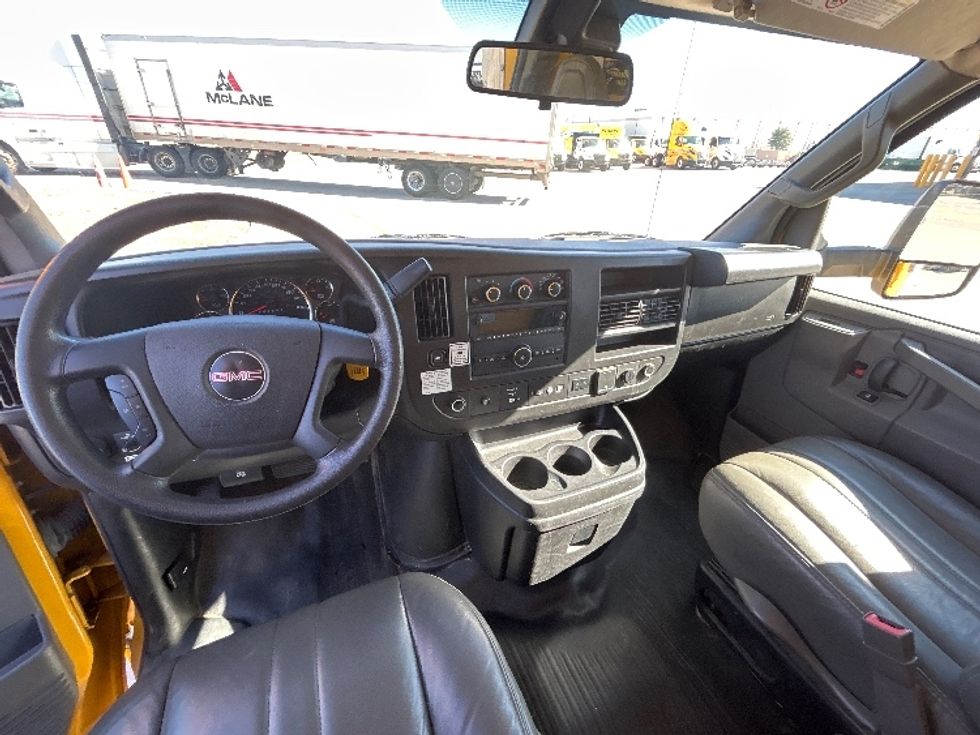 Light Duty Box Truck-Light and Medium Duty Trucks-GMC-2022-Savana G33903-Fort Worth-TX-89,563\n\t\tmiles-$ 29,500 - Image 18