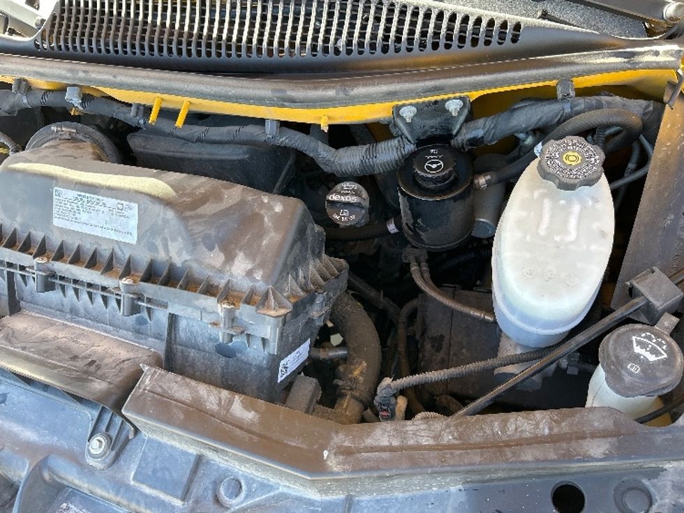 Light Duty Box Truck-Light and Medium Duty Trucks-GMC-2022-Savana G33903-Fort Worth-TX-89,563\n\t\tmiles-$ 29,500 - Image 24